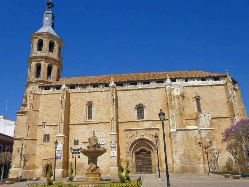 ▷ VALDEPEÑAS » Qué ver y hacer en la ciudad del vino Iglesia de Nuestra Señora de la Asunción de Valdepeñas