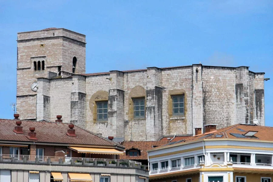 ▷ ZUMAIA » Qué ver y hacer en esta fascinante villa costera Iglesia de San Pedro en Zumaia