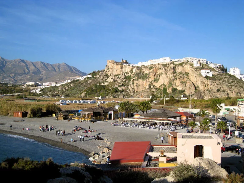 ▷ SALOBREÑA » Qué ver y hacer en este bello pueblo de costa Playa de Salobreña
