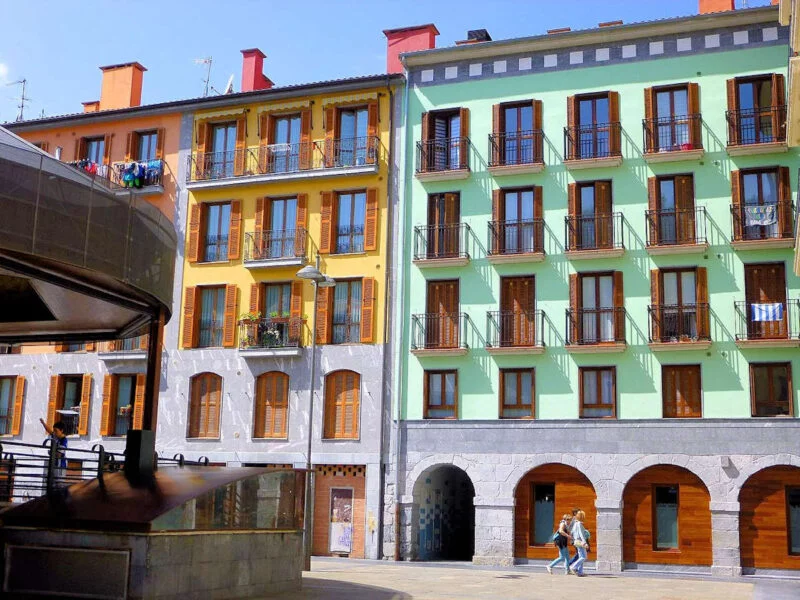 ▷ TOLOSA » Descubre qué ver y hacer en este bello pueblo Plaza Berria en Tolosa