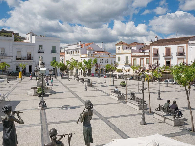 ▷ ARACENA » Qué ver y hacer en este pintoresco pueblo Plaza Marqués de Aracena