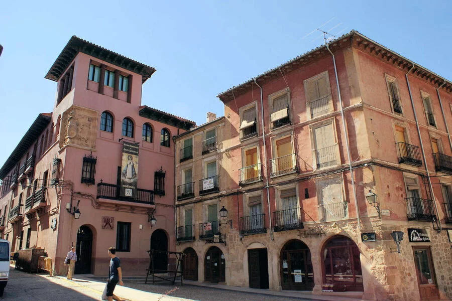 ▷ SIGÜENZA » Qué ver y hacer. Patrimonio histórico Plaza Obispo de Bernardo