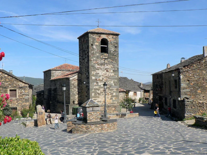 ▷ VALVERDE DE LOS ARROYOS » Qué ver y Hacer Plaza de María Cristina en Valverde de los Arroyos