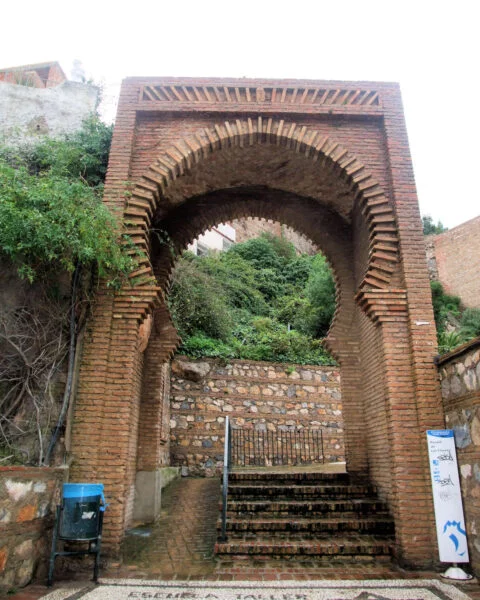 ▷ SALOBREÑA » Qué ver y hacer en este bello pueblo de costa Puerta árabe de Salobreña