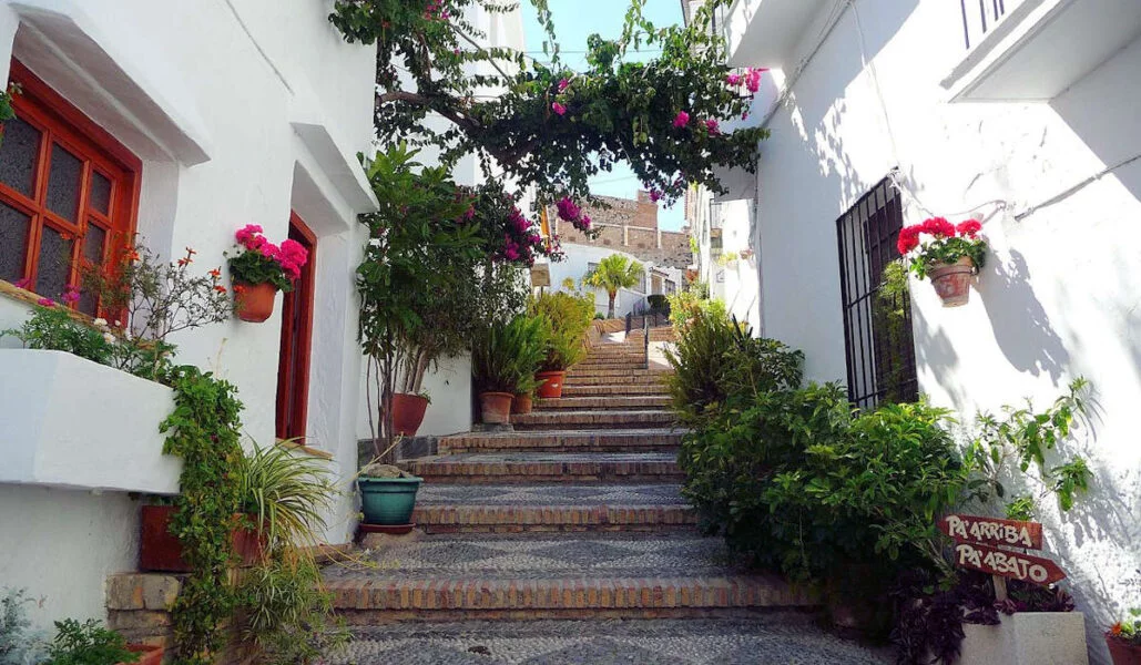 ▷ SALOBREÑA » Qué ver y hacer en este bello pueblo de costa Salobreña en Granada