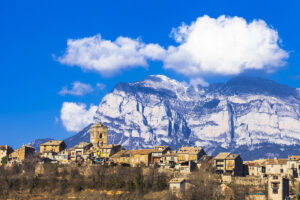 Aínsa-Pueblos más bonitos de Huesca. Foto por Depositphotos.