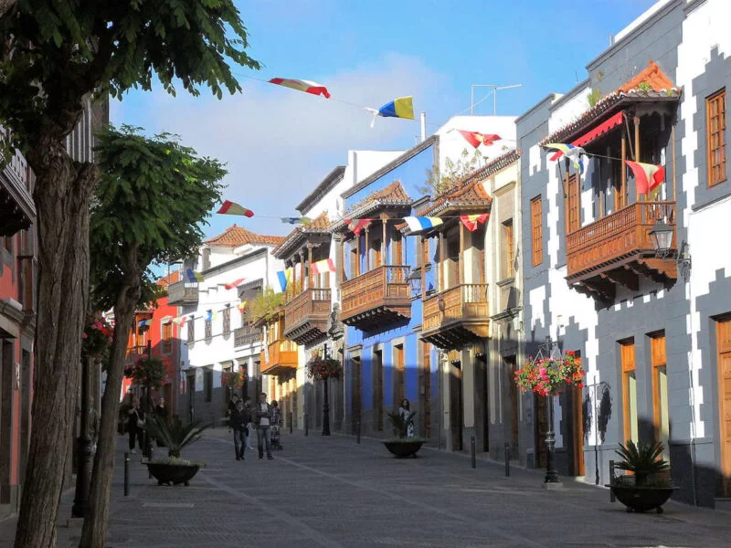 ▷ TEROR » Qué ver y hacer en este centro de peregrinación Calles de Teror