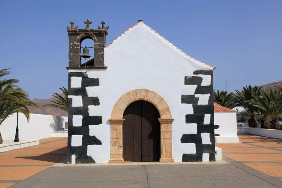 ▷ LA OLIVA » Qué ver y hacer en este paraíso natural Ermita de Nuestra Señora de la Caridad
