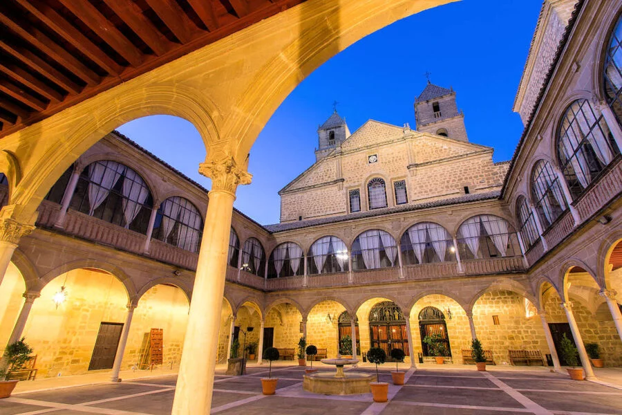 ▷ ÚBEDA » Qué ver y hacer en este pueblo histórico Hospital de Santiago en Úbeda