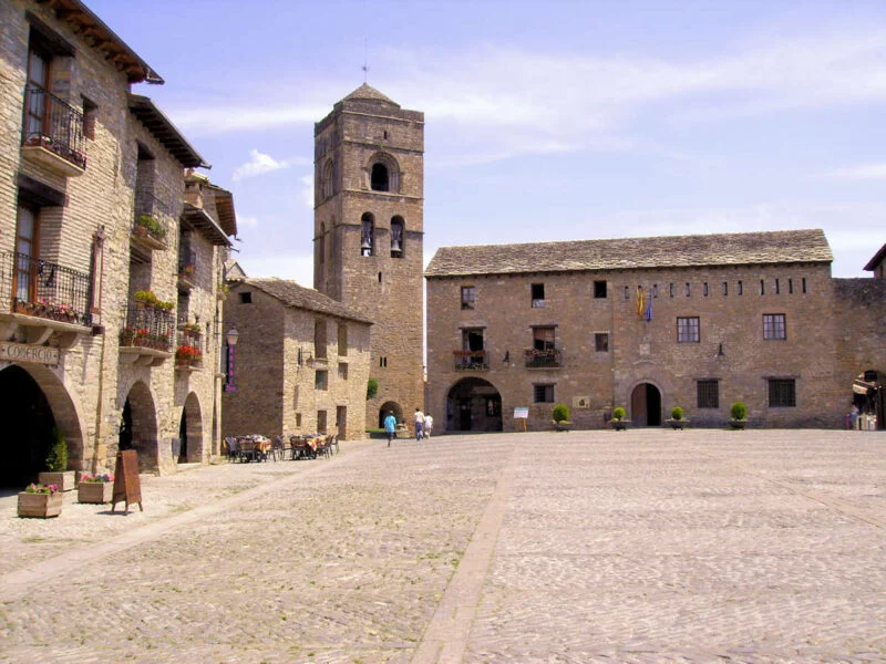 ▷ AÍNSA » Qué ver y hacer en esta preciosa villa oscense Iglesia Parroquial de Santa María de Aínsa