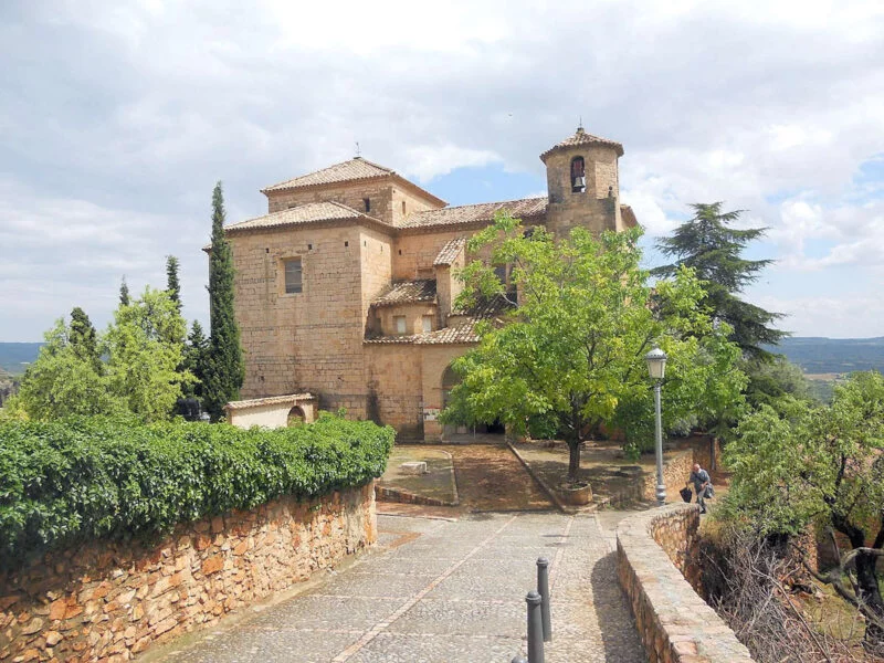 ▷ ALQUÉZAR » Qué ver y hacer en este destino imperdible Iglesia de San Miguel Arcángel en Alquézar