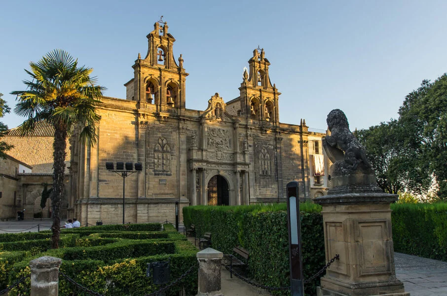 ▷ ÚBEDA » Qué ver y hacer en este pueblo histórico Iglesia de Santa María de los Reales Alcázares