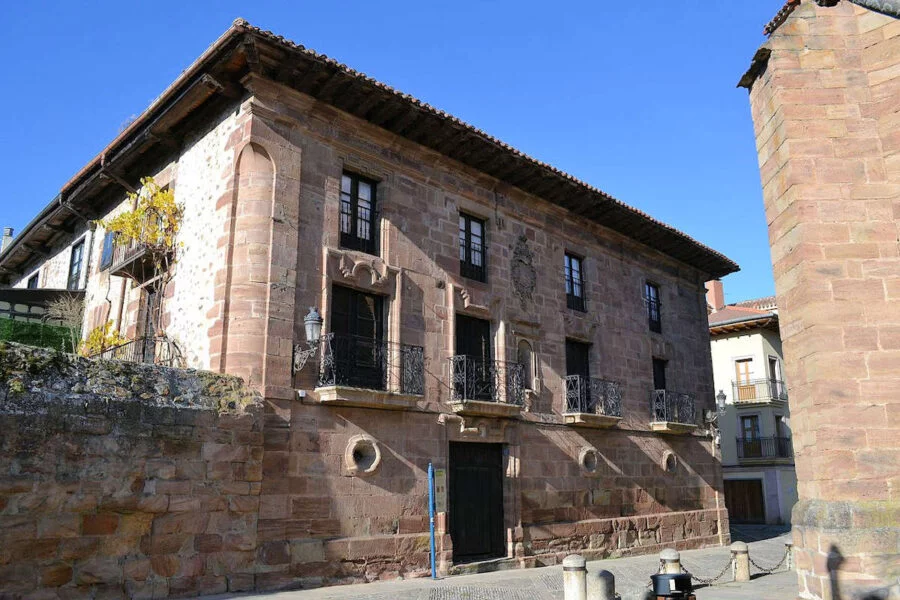 ▷ EZCARAY » Qué ver y hacer en este pueblo de la Alta Rioja Palacio del Ángel