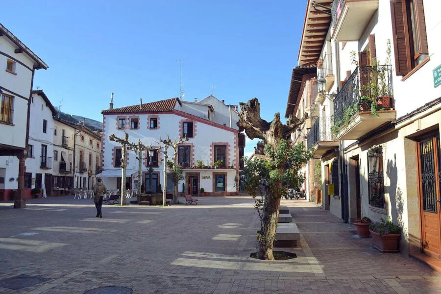 ▷ EZCARAY » Qué ver y hacer en este pueblo de la Alta Rioja Plaza de la vendimia