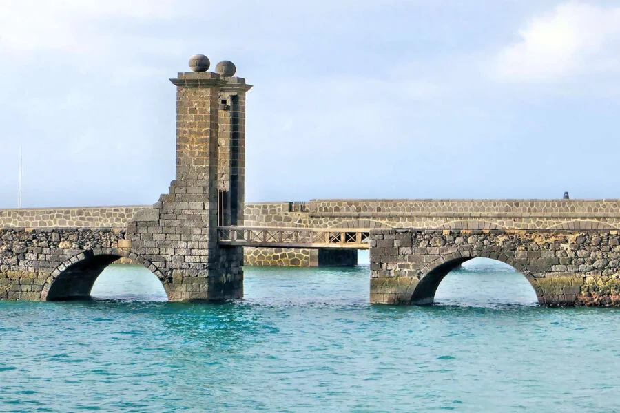 ▷ ARRECIFE » Qué ver y hacer en este paraíso canario Puente de las Bolas