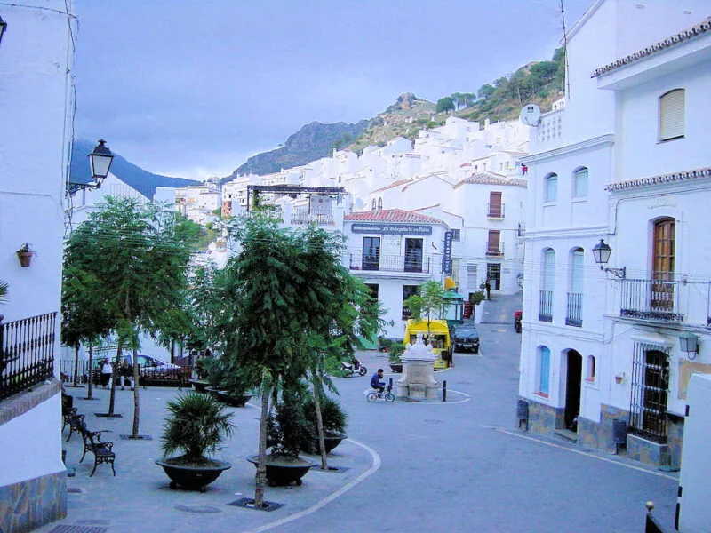 ▷ CASARES » Qué ver y hacer en este pueblo blanco andaluz Calles de Casares