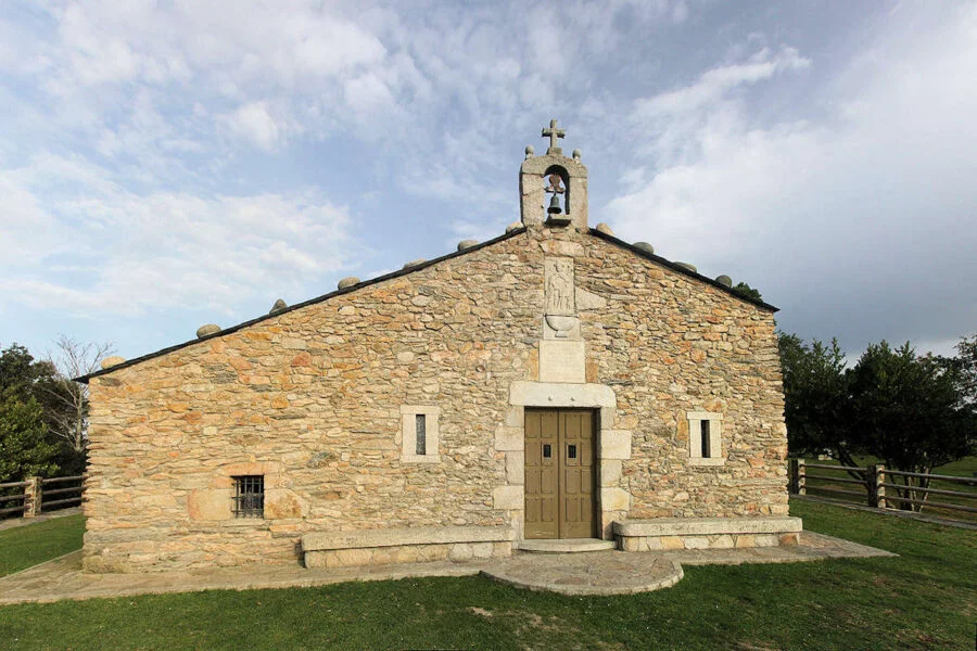▷ VIVEIRO » Descubre Qué Ver y Hacer en este pueblo costero Capilla de San Roque