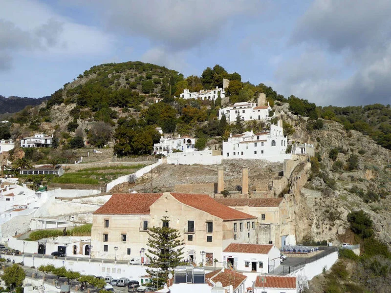 ▷ FRIGILIANA » Qué ver y hacer en esta joya de Málaga Castillo de Frigliana
