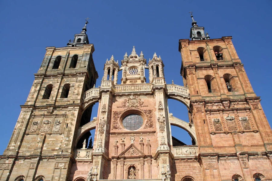▷ ASTORGA » Descubre Qué ver y Hacer. Guía Completa. Catedral de Santa María de Astorga
