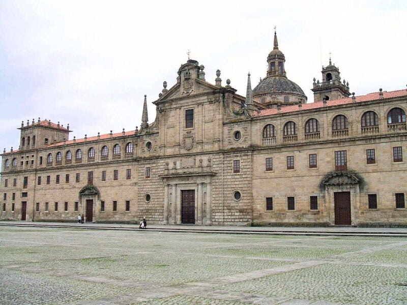 ▷ MONFORTE DE LEMOS » Qué ver y hacer en la villa lucense Colegio Nuestra Señora de la Antigua