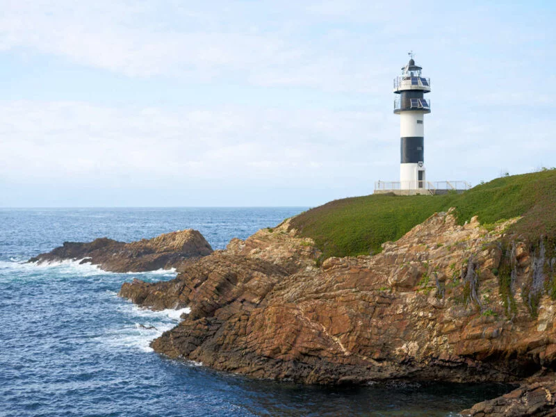 ▷ RIBADEO » Qué ver y hacer en esta preciosa villa gallega Faro de Ribadeo