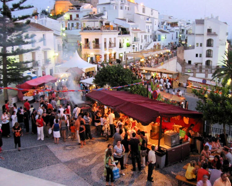 ▷ FRIGILIANA » Qué ver y hacer en esta joya de Málaga Festividades en Frigiliana