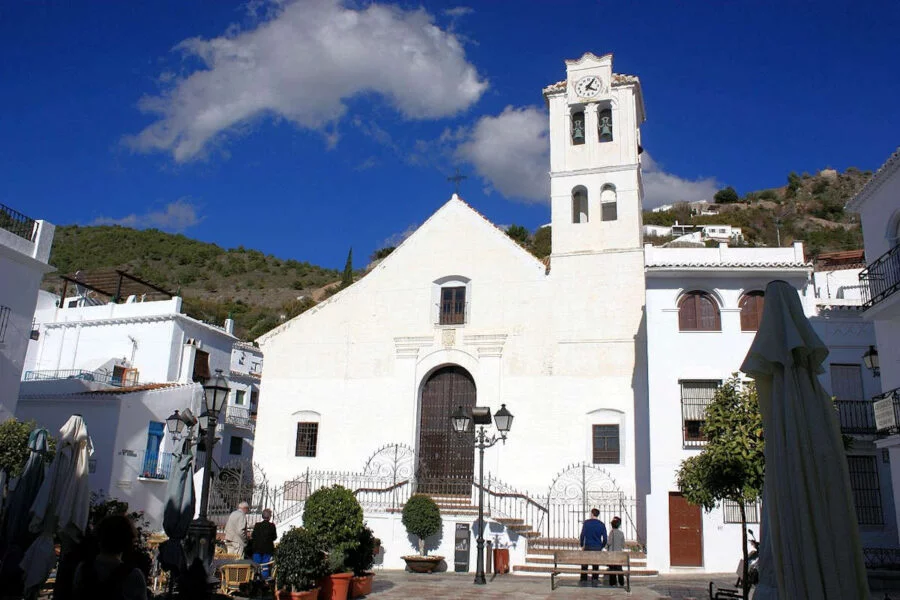 ▷ FRIGILIANA » Qué ver y hacer en esta joya de Málaga Iglesia de San Antonio en Frigiliana