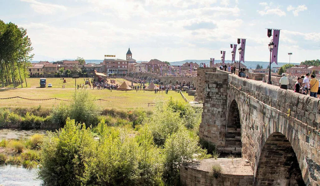 ▷ HOSPITAL DE ÓRBIGO » Qué ver y hacer. Pueblo medieval Justas medievales en Hospital de Órbigo