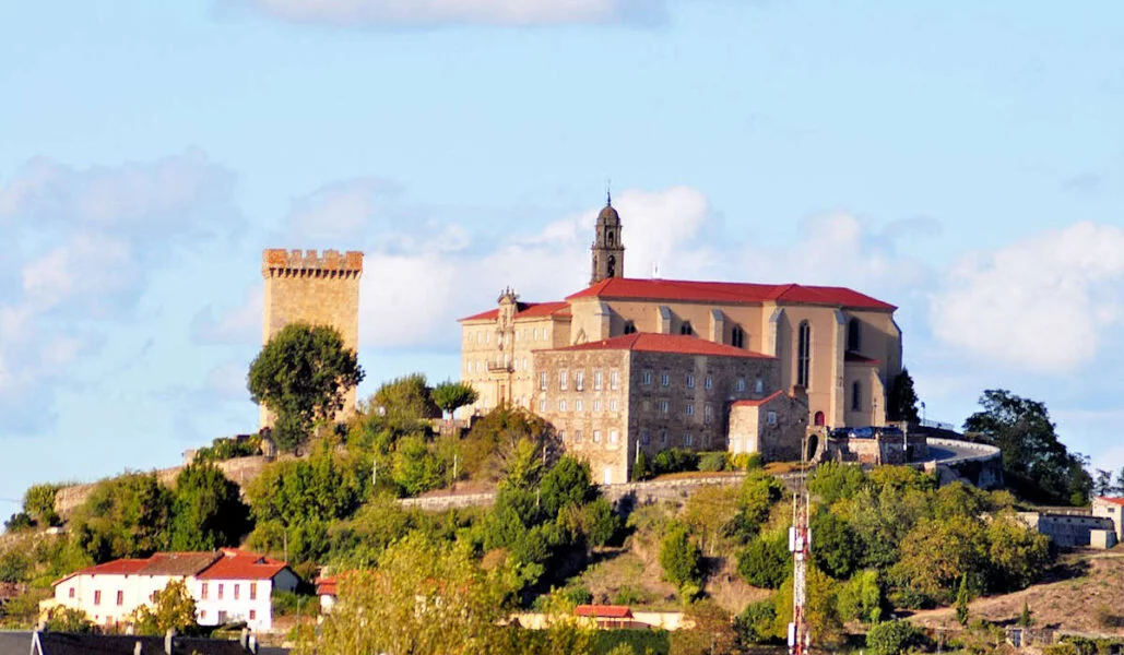 ▷ MONFORTE DE LEMOS » Qué ver y hacer en la villa lucense Monasterio de San Vicente do Pino