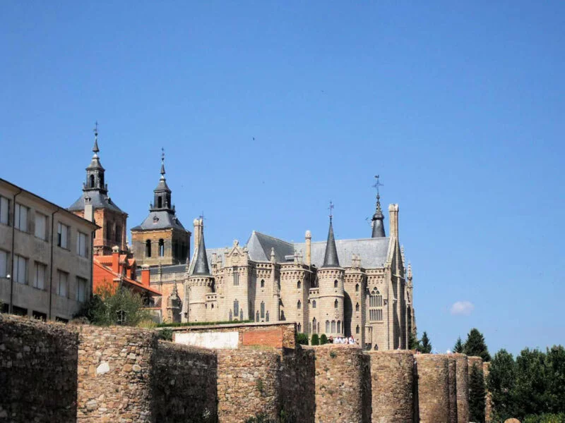 ▷ ASTORGA » Descubre Qué ver y Hacer. Guía Completa. Muralla Romana de Astorga