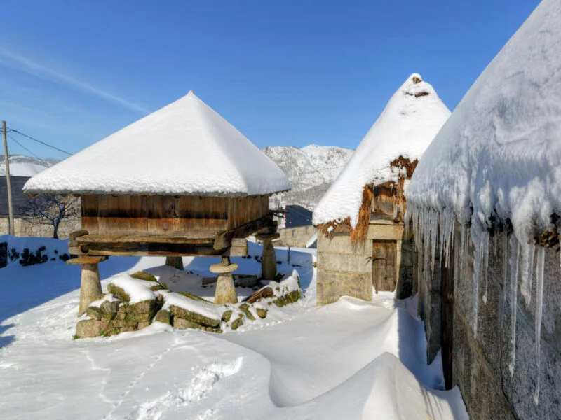 ▷ PIORNEDO » Qué ver y hacer en la comarca de Os Ancares Nevadas en Piornedo