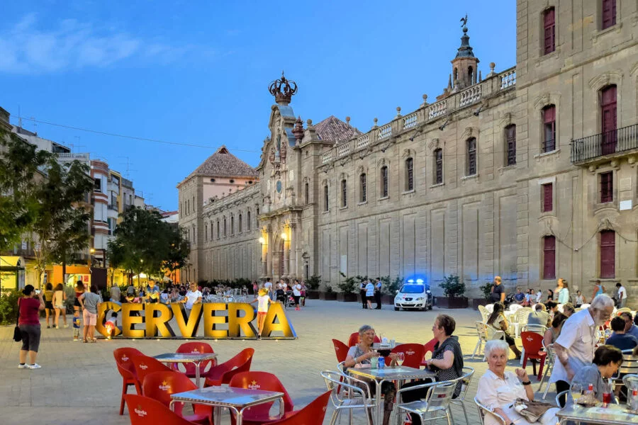 ▷ CERVERA » Qué ver hacer. Conoce su cultura medieval Plaza de la Universidad