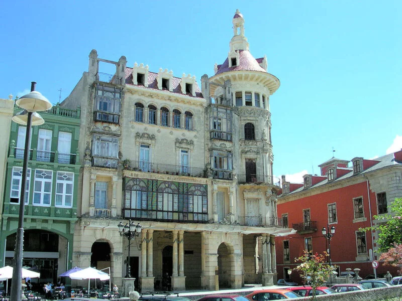 ▷ RIBADEO » Qué ver y hacer en esta preciosa villa gallega Torre de los Moreno en Ribadeo