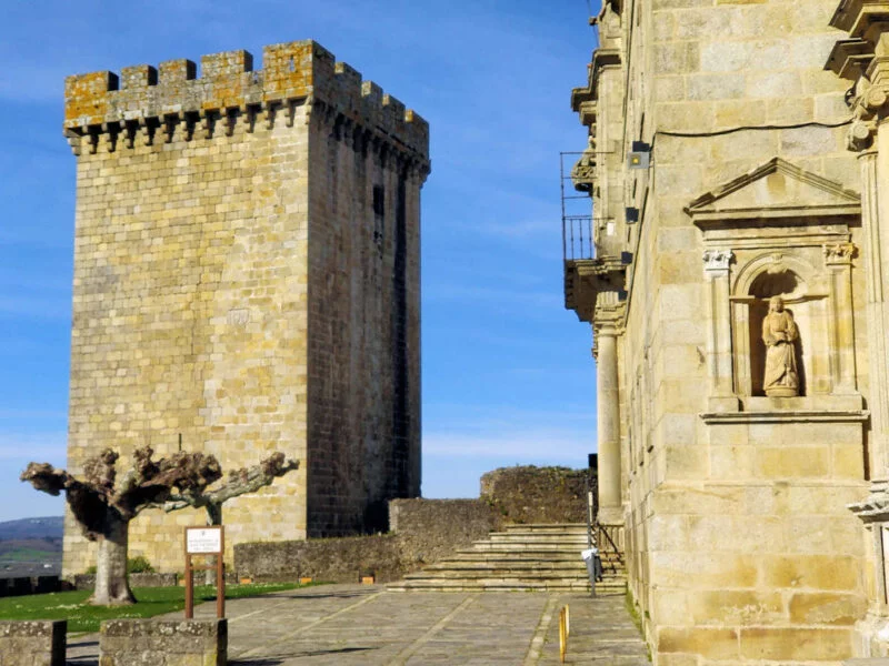 ▷ MONFORTE DE LEMOS » Qué ver y hacer en la villa lucense Vistas del Castillo de Monforte de Lemos