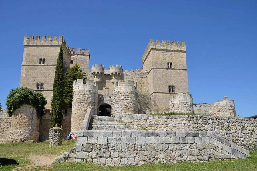 ▷ AMPUDIA » Qué ver y hacer en este bello pueblo Castillo de Ampudia