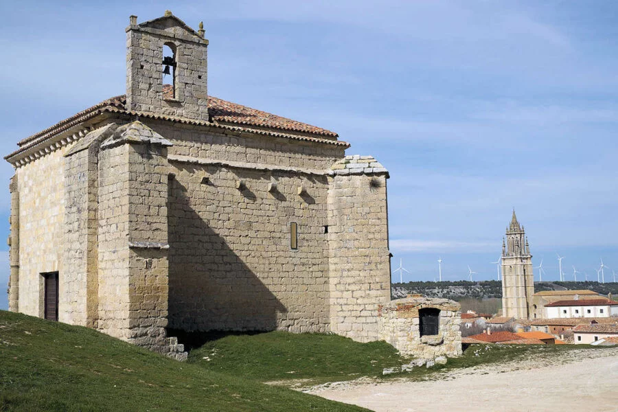 ▷ AMPUDIA » Qué ver y hacer en este bello pueblo Ermita de Santiago