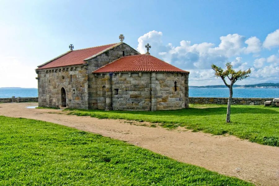 ▷ SANXENXO » Qué ver y hacer. Enclave de las Rías Baixas Capilla de Nuestra Señora de la Lanzada