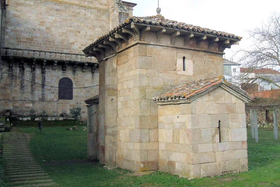 ▷ CELANOVA » Qué ver y hacer. Conoce la historia y cultura Capilla de San Miguel