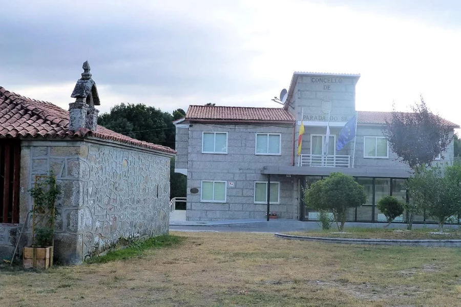 ▷ PARADA DE SIL » Qué ver y hacer. Conoce su historia Casa Consistorial en Parada de Sil