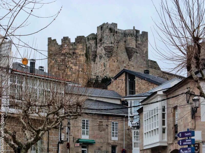 ▷ CASTRO CALDELAS » Qué ver y hacer en la Ribeira Sacra Castillo de los Condes de Lemos en Castro Caldelas