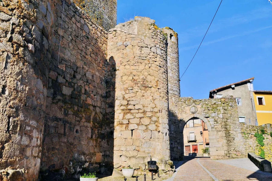 ▷ MIRANDA DEL CASTAÑAR » Descubre Qué Ver y Hacer Entrada Castillo Miranda del Castañar