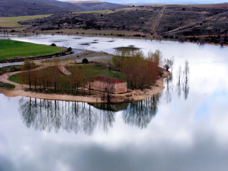 ▷ MADERUELO » Qué ver y hacer en esta ciudad amurallada Ermita de la Vera Cruz en Maderuelo