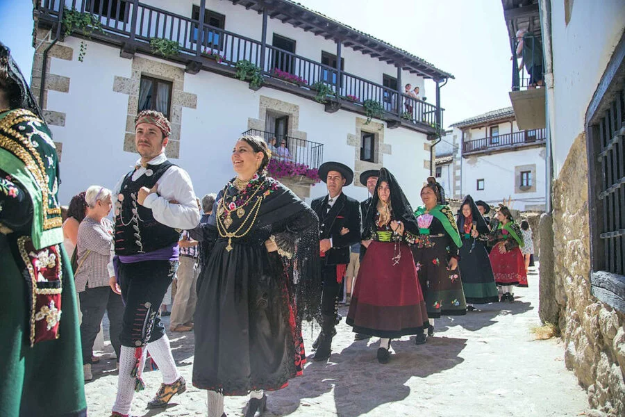▷ CANDELARIO » Qué ver y hacer en este fascinante poblado Fiestas en Candelario