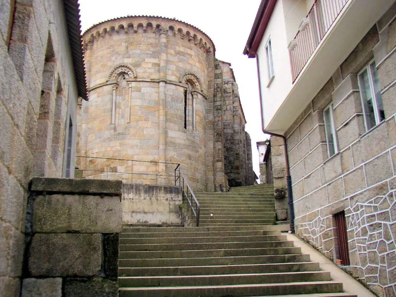 ▷ RIBADAVIA » Qué ver y hacer en la comarca del Ribeiro Iglesia de Santiago de Ribadavia