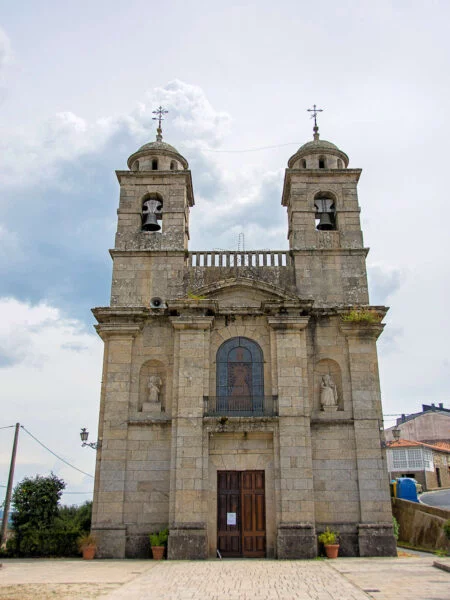 ▷ CASTRO CALDELAS » Qué ver y hacer en la Ribeira Sacra Iglesia de nuestra señora de los remedios de Castro Caldelas