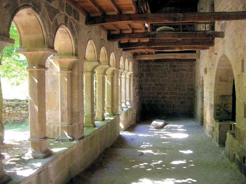▷ PARADA DE SIL » Qué ver y hacer. Conoce su historia Interior Monasterio de Santa Cristina