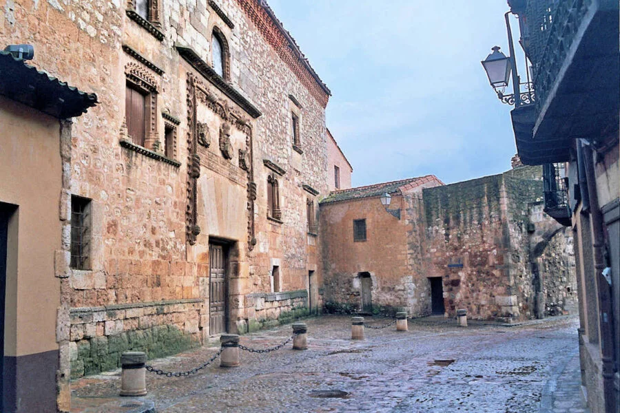 ▷ AYLLÓN » Qué ver y hacer en este bello pueblo segoviano Palacio de Contreras en Ayllón