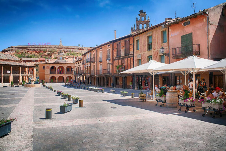 ▷ AYLLÓN » Qué ver y hacer en este bello pueblo segoviano Plaza Mayor de Ayllón