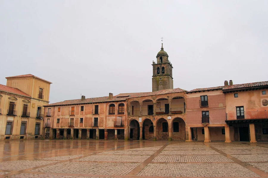 ▷ MEDINACELI » Qué ver y hacer. Pueblo medieval numantino Plaza Mayor de Medinaceli