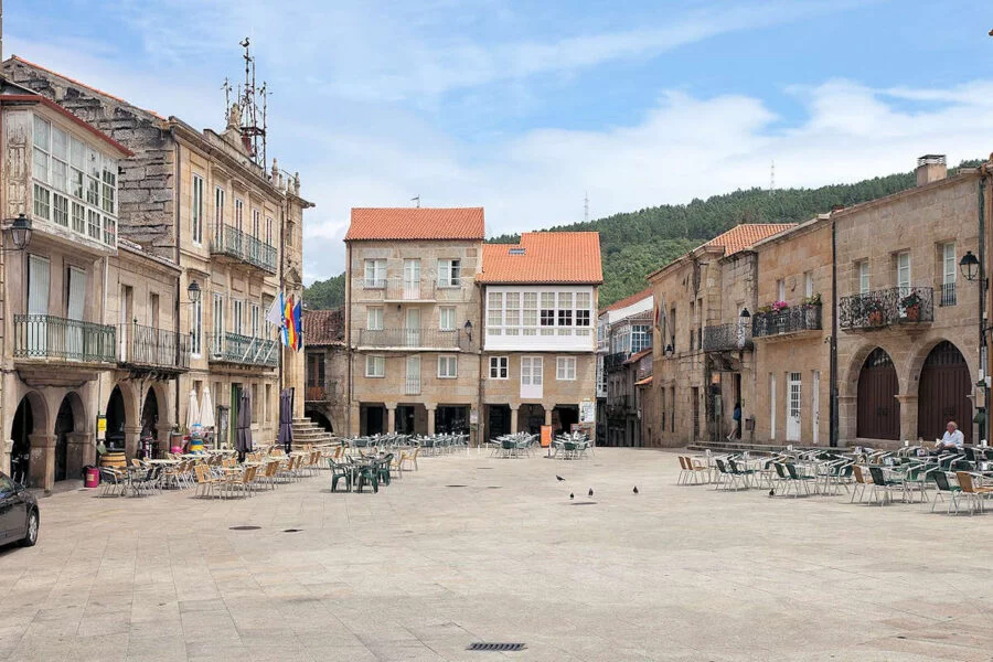 ▷ RIBADAVIA » Qué ver y hacer en la comarca del Ribeiro Plaza Mayor en Ribadavia